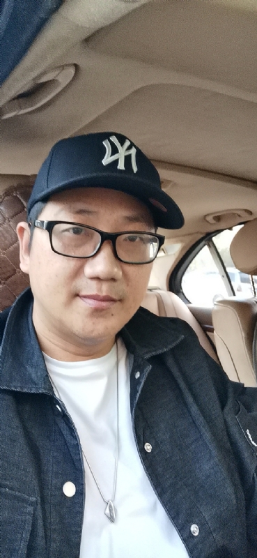 拥抱幸福的第一张照片--明溪相亲网