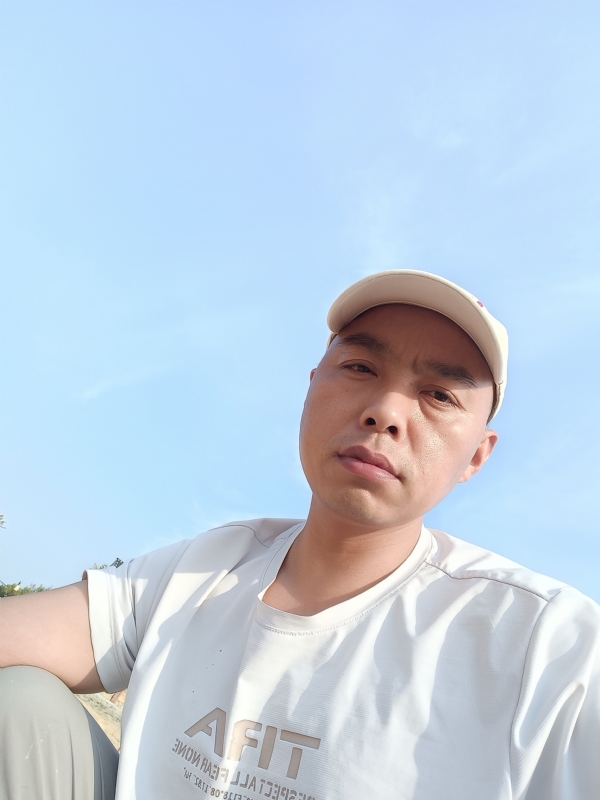 哥哥的第一张照片--明溪相亲网