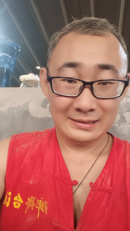 黑黑一笑的第二张照片--明溪相亲网